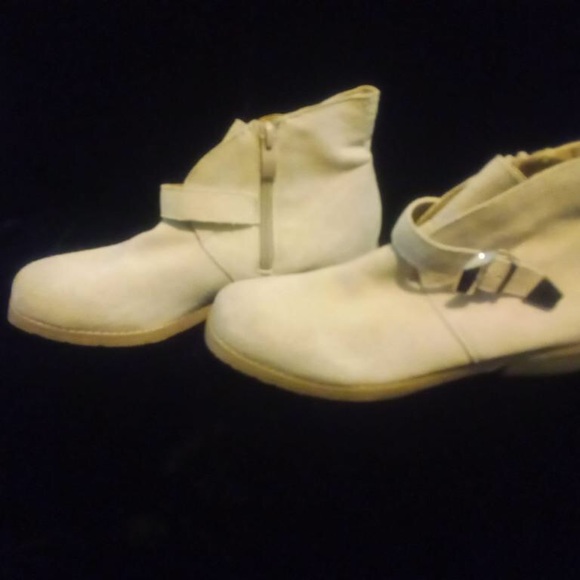 Tan booties - Picture 3 of 6